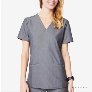 Figs Casma Three Pocket Scrub Top in GRAPHITE